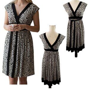 London Times Women’s Size 2 Black Light Gray Floral Deep V Front & Back Dress